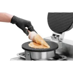 Macchina Per Cialde Gelato O Coni Gelato Con Piastra Di Cottura In Alluminio Rivestito, 1kw, L 255 X P 460 X H 250 Mm 7 Macchina Per Cialde Gelato O Coni Gelato Con Piastra Di Cottura In Alluminio Rivestito, 1kw, L 255 X P 460 X H 250 Mm -Vendite GATRODOMUS macchina per cialde struttura in acciaio inox piastra di cottura in alluminio rivestito l 255 x p 460 x h 250 mm 2