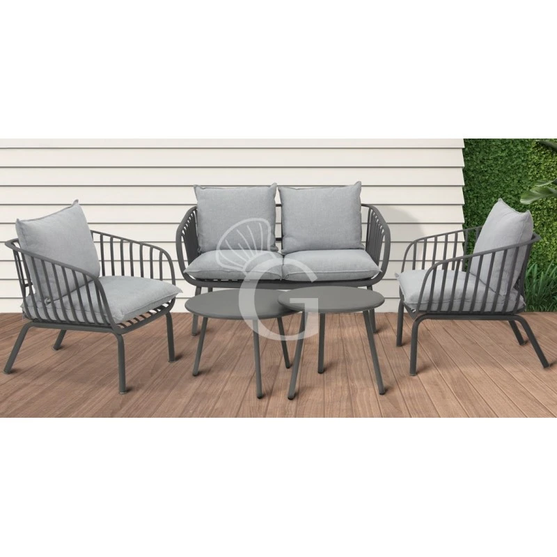 Set Bar Da Esterno 2 Tavoli, 2 Poltrone E Divano In Metallo Verniciato Con Cuscini 3 Set Bar Da Esterno 2 Tavoli, 2 Poltrone E Divano In Metallo Verniciato Con Cuscini