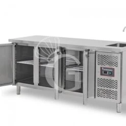 Tavolo Refrigerato 3 Porte Con Lavello,motore A Destra,Prof. 700 Mm,temp +2°C/+8°C, Completo Di Rubinetto Classe Energetica B 18 Tavolo Refrigerato 3 Porte Con Lavello,motore A Destra,Prof. 700 Mm,temp +2°C/+8°C, Completo Di Rubinetto Classe Energetica B -Vendite GATRODOMUS tavolo refrigerato 2 porte gn 11 prof700 tn 16