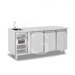 Tavolo Refrigerato 3 Porte Con Lavello,motore A Sinistra,Prof. 700 Mm,temp +2°C/+8°C, Completo Di Rubinetto Classe Energetica B -Vendite GATRODOMUS tavolo refrigerato 2 porte gn 11 prof700 tn 27