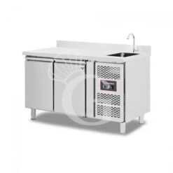 Tavolo Refrigerato 2 Porte Con Lavello E Alzatina, Motore A Destra, Prof. 700 Mm,temp +2°C/+8°C, Completo Di Rubinetto