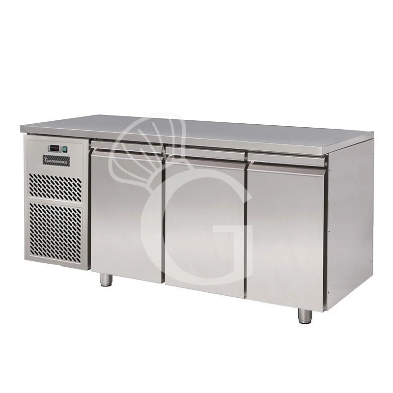 Tavolo Refrigerato 3 Porte Prof. 800 0°C/+10°C Motore A Sinistra Classe Energetica D 3 Tavolo Refrigerato 3 Porte Prof. 800 0°C/+10°C Motore A Sinistra Classe Energetica D