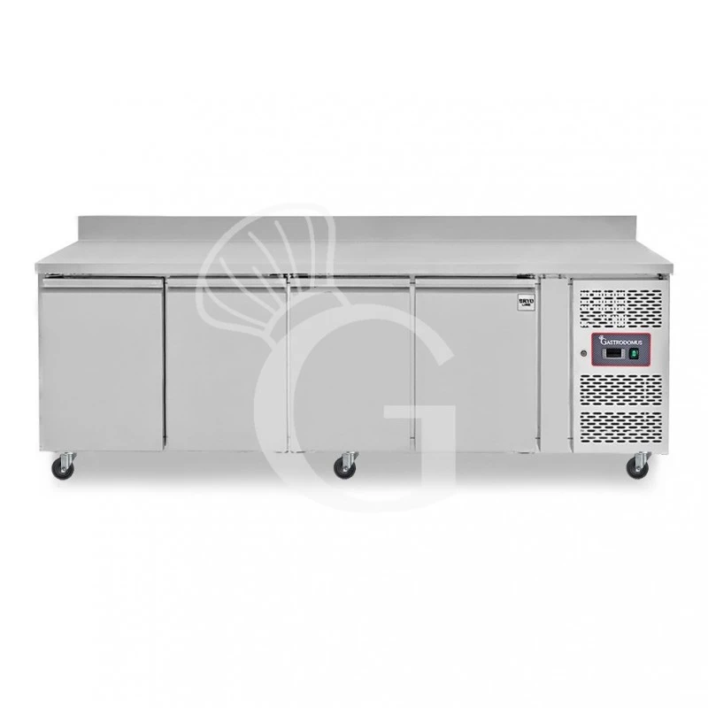 Tavolo Refrigerato 4 Porte Alzatina Su Ruote Prof. 700 Mm -2°C/+8°C Classe Energetica D, Con Ruote Montate 3 Tavolo Refrigerato 4 Porte Alzatina Su Ruote Prof. 700 Mm -2°C/+8°C Classe Energetica D, Con Ruote Montate