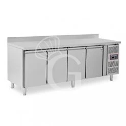 Tavolo Refrigerato 4 Porte Alzatina Prof. 700 Mm -2°C/+8°C Classe Energetica D 18 Tavolo Refrigerato 4 Porte Alzatina Prof. 700 Mm -2°C/+8°C Classe Energetica D -Vendite GATRODOMUS tavolo refrigerato 4 porte e alzatina gn 11 prof700 tn 2