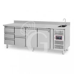 Tavolo Refrigerato 5 Cassetti 2 Porte Con Lavello E Alzatina, Prof. 700 Mm, Temp. +2°C/+8°C, Completo Di Rubinetto