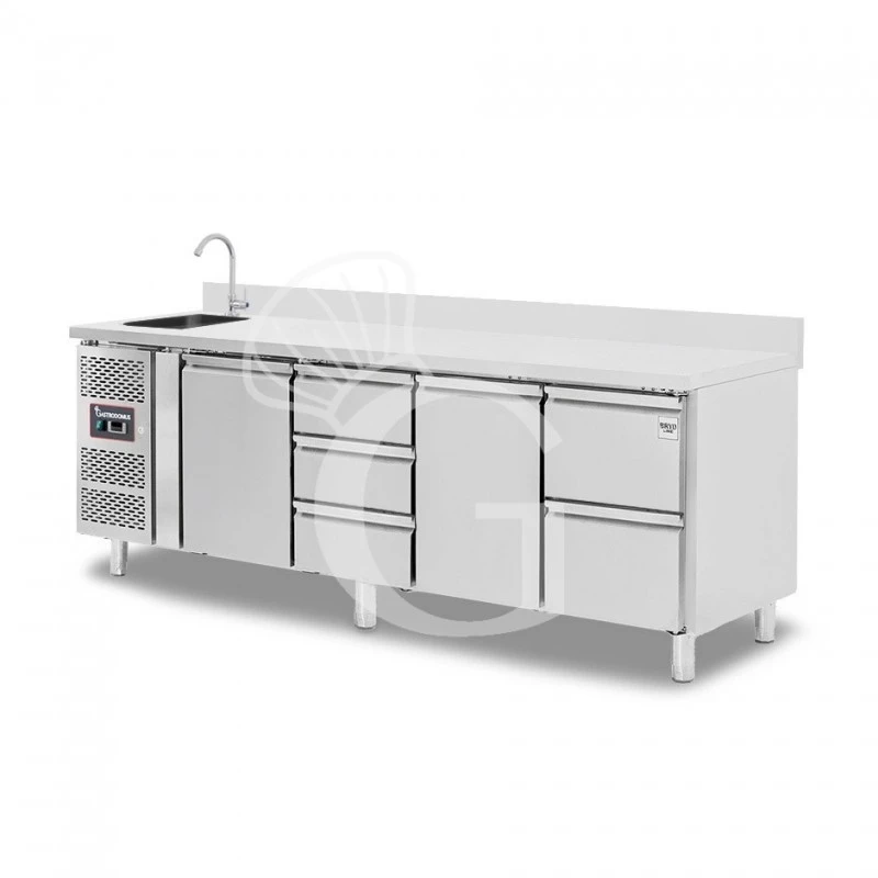 Tavolo Refrigerato 5 Cassetti 2 Porte Con Lavello E Alzatina,motore A Sinistra Prof. 700 Mm, Temp. +2°C/+8°C, Con Rubinetto 3 Tavolo Refrigerato 5 Cassetti 2 Porte Con Lavello E Alzatina,motore A Sinistra Prof. 700 Mm, Temp. +2°C/+8°C, Con Rubinetto