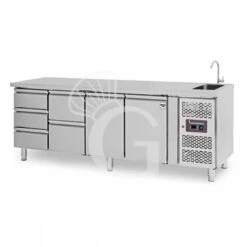 Tavolo Refrigerato 6 Cassetti 2 Porte Con Lavello, Prof. 700 Mm, Temp. +2°C/+8°C, Completo Di Rubinetto