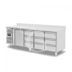 Tavolo Refrigerato 9 Cassetti 1 Porta 700 Mm -2°C/+8°C Alzatina, Motore A Sinistra -Vendite GATRODOMUS tavolo refrigerato 9 cassetti 1 porta 700 mm 2c8c alzatina motore a sinistra 1